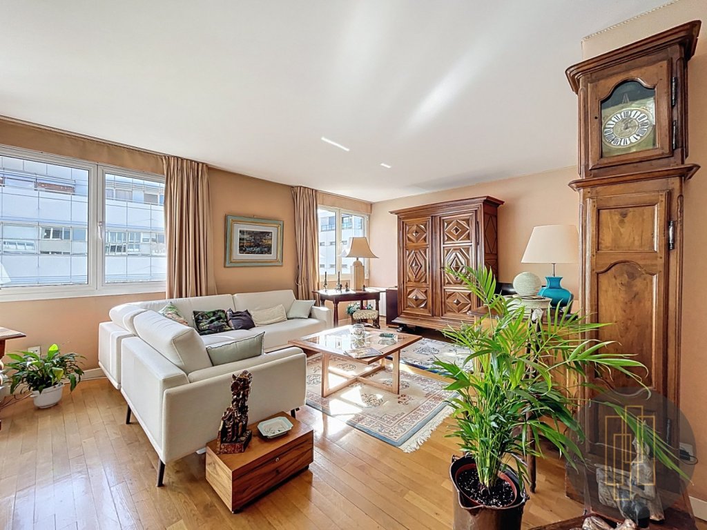 APPARTEMENT T5 A VENDRE - LYON 7EME ARRONDISSEMENT - 111.4 m2 - 570 000 €
