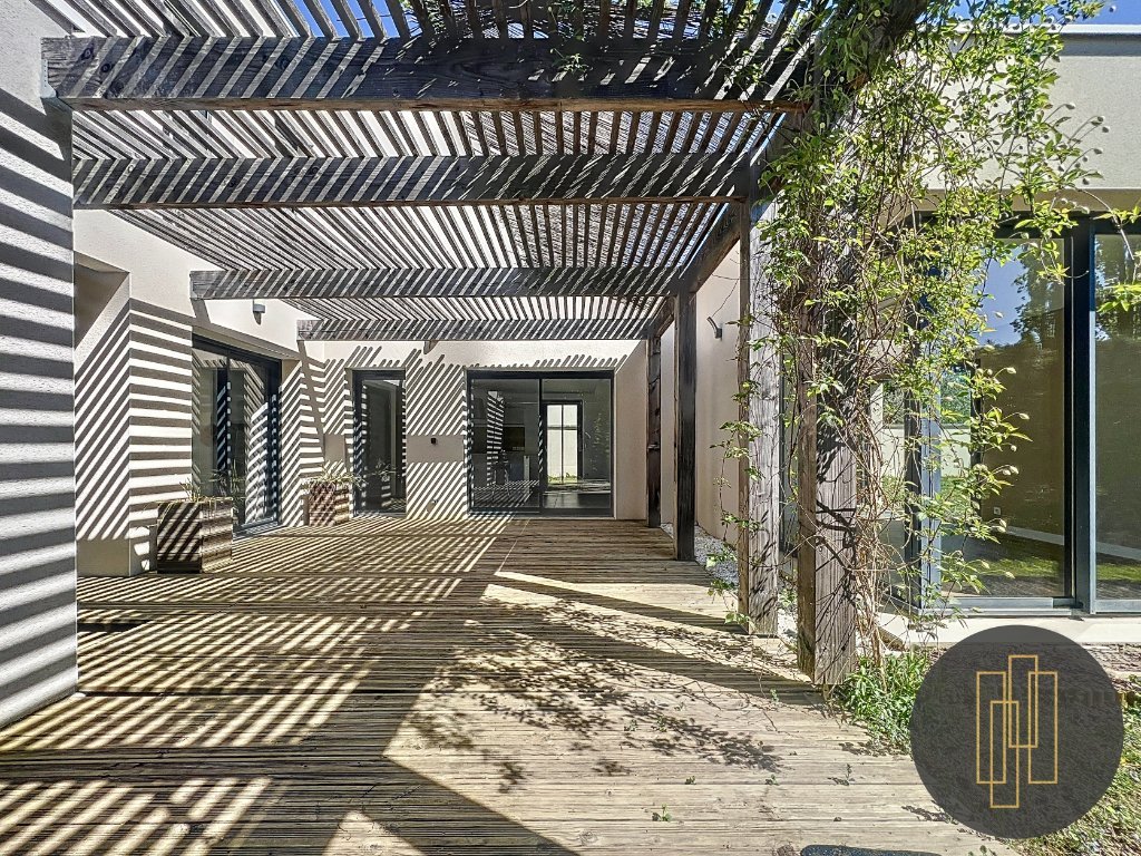 VILLA A VENDRE - PARCIEUX - 145.21 m2 - 490000€