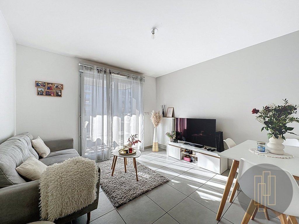APPARTEMENT T2 A VENDRE - TASSIN LA DEMI LUNE - 40.78 m2 - 240�000�&euro;